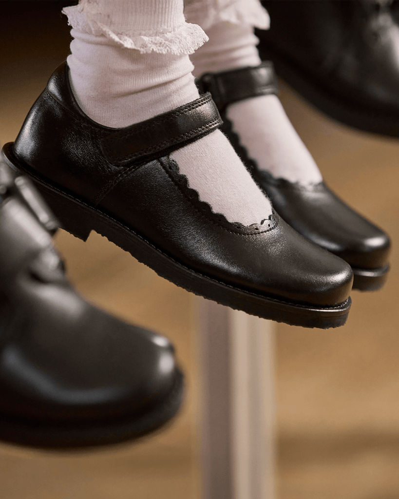 Hampton Classics Etta Girls School Shoes in Black Trotters