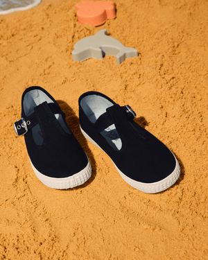 Hampton Canvas Canvas Shoes Hampton Canvas Nantucket Shoes in Navy