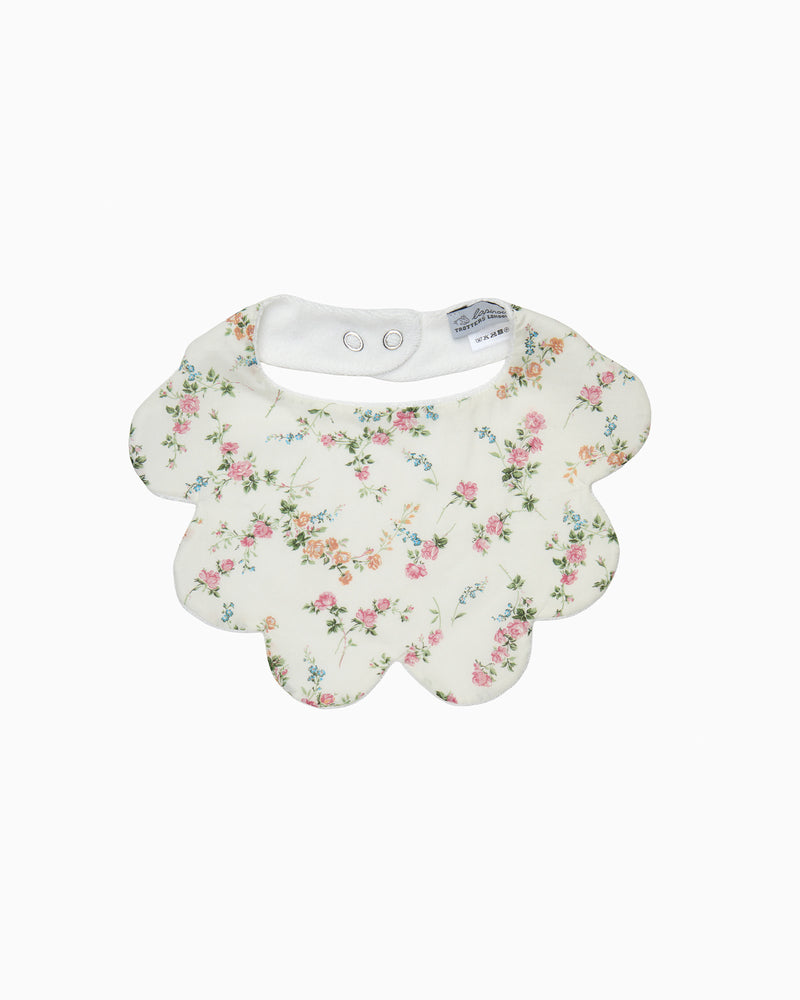Lapinou Bib Scalloped Bib in Pink Elizabeth