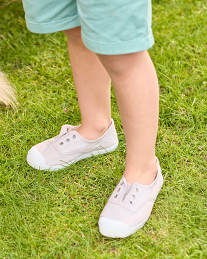 Hampton Canvas Canvas Shoes Hampton Canvas Plum Plimsolls in Putty