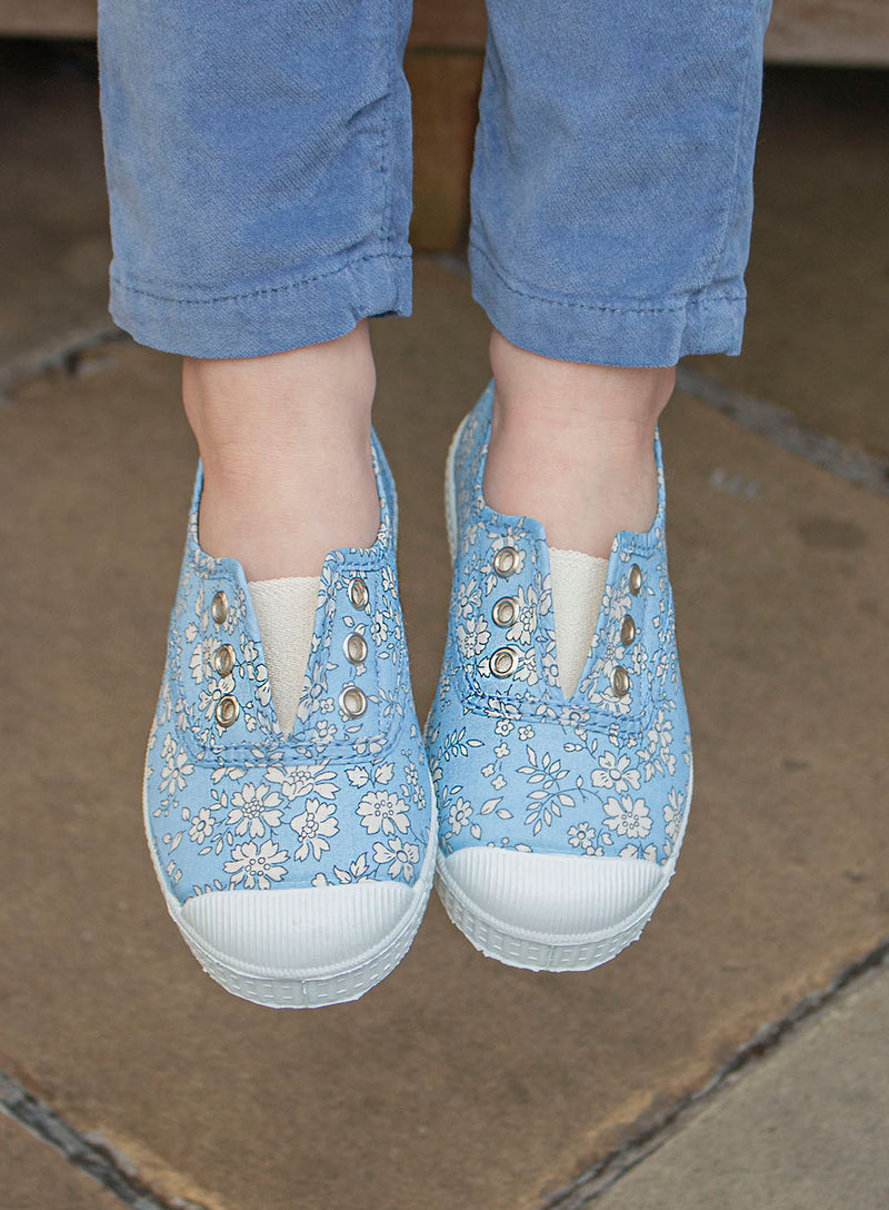 Hampton Canvas Canvas Shoes Hampton Canvas Plum Plimsolls in Blue Capel