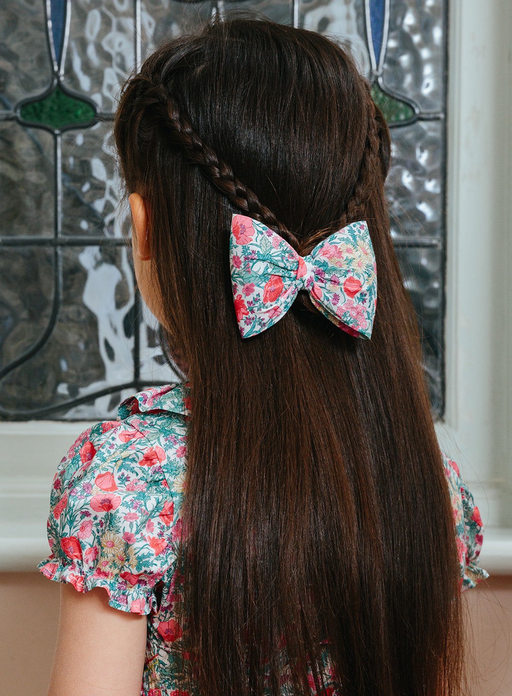 Latest Hair Style Trends: Easy Bow Hairstyle Tutorial