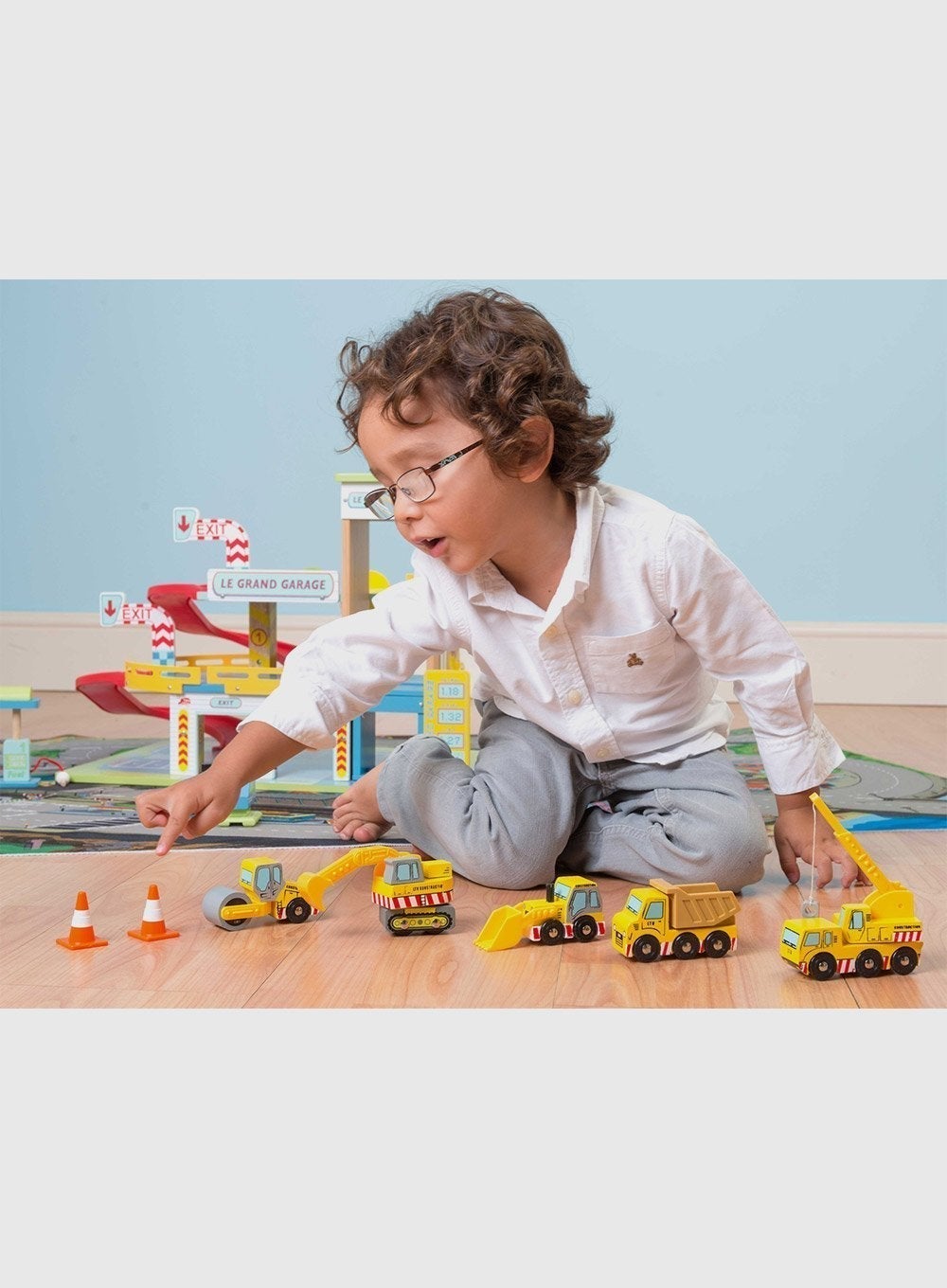 Le Toy Van Toy Construction Cars